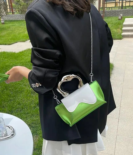 Vista 2 de Bolso pequeño de color plateado, bolsos cruzados, bolsos de noche Y2K, bolso de mano para mujer, bolsos de hombro, bolsa de mano para mujer 2023