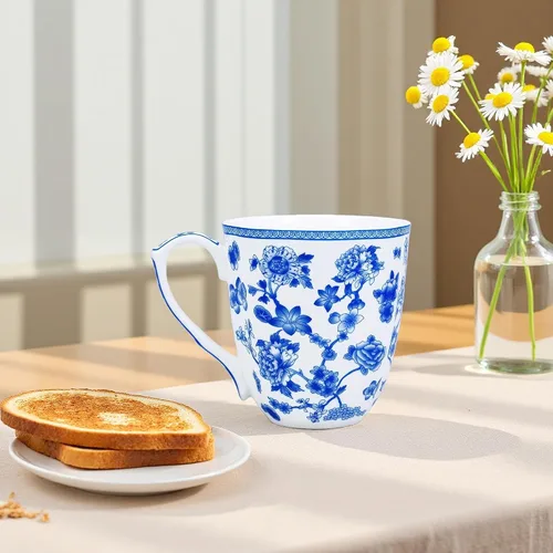 Vista 4 de Taza floral de porcelana de hueso de 14 onzas, taza de café floral para mujeres y hombres, taza de té de café de porcelana de hueso con asa cómoda