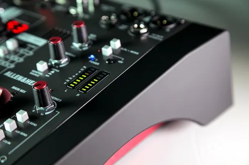 Vista 12 de Allen & Heath ZEDi-10FX - Mezclador de audio híbrido compacto/interfaz USB 4x4 con 61 efectos de calidad de estudio (AH-ZEDi-10FX), Negro