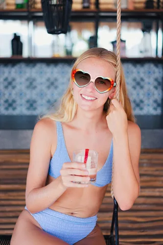 Vista 5 de FEISEDY Gafas de sol con forma de corazón de amor para mujer, gafas retro de estilo lindo B2341