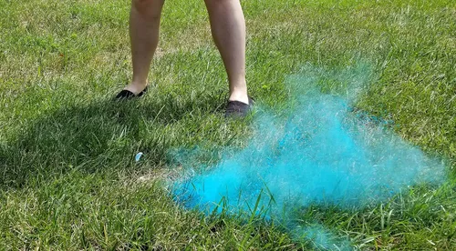 Vista 6 de J&M Gender Reveal Pelota de golf para baby showers y fiestas de revelación. Polvo Holi totalmente natural. Paquete de 2.