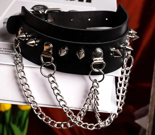 Vista 6 de Gargantilla Manfnee de cuero sintético ajustable color negro estilo punk para hombre y mujer