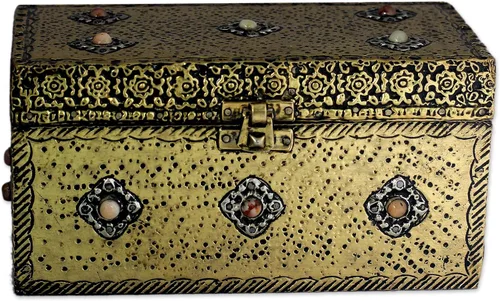 Vista 3 de NOVICA Repousse - Joyero de latón metálico Mughal Treasure Chest