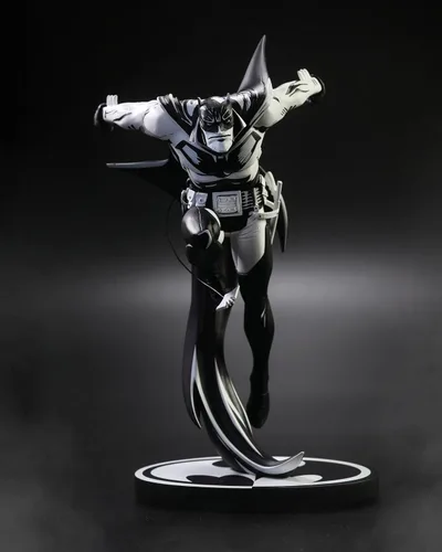 Vista 5 de McFarlane Toys - DC Direct Batman White Knight por Sean Murphy (Batman Black & White) Sketch Edition Variant Resin Statue