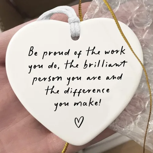 Vista 4 de Sé orgulloso del trabajo que haces, regalo de agradecimiento, recuerdo de corazón de cerámica, regalo de despedida, regalo de nuevo trabajo