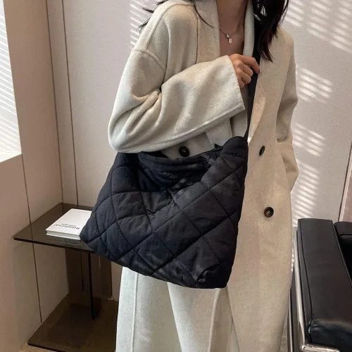 Vista 3 de Bolsa acolchada para mujer, bolsa de hombro acolchada ligera y acolchada para el hombro, bolsa cruzada acolchada de nailon