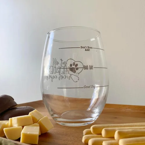 Vista 7 de BAD BANANAS Regalos de tecnología veterinaria y veterinaria – No todos los héroes usan capas – Copa de vino sin tallo de 21 oz – Regalos