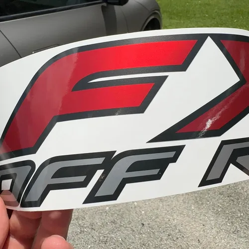 Vista 3 de GOLD HOOK FX4 Calcomanía todoterreno para camión F150 F350 F250 Super Duty Sustitución de mesita de noche, serie Premium (acabado metálico)