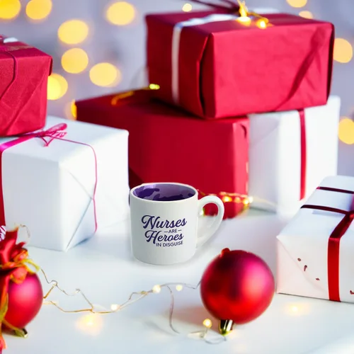 Vista 10 de Pavilion Gift Company - Enfermera - Taza de té de café de camuflaje morado de 15 onzas, color blanco