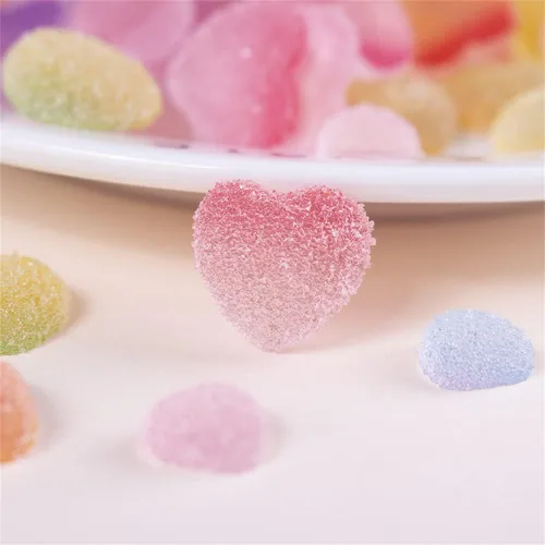 Vista 4 de DIYOMR 60 cuentas de caramelo de resina de caramelo con parte trasera plana, adornos de uñas a granel, dijes en forma de corazón y estrella