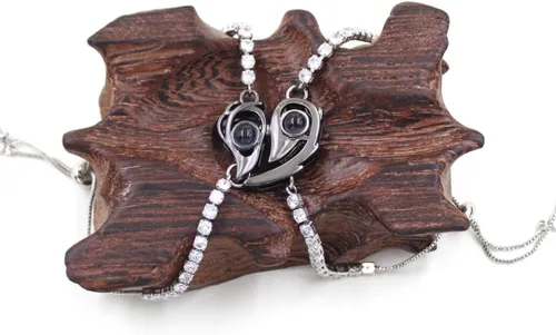 Vista 4 de Pulseras de proyección en 100 idiomas con texto en inglés "I Love You", 2 pulseras a juego con rompecabezas de corazón de amor de 0.118 in
