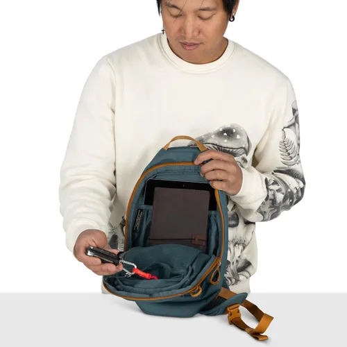 Vista 8 de Osprey Daylite - Mochila bandolera compacta para llevar a diario, festivales y viajes ligeros