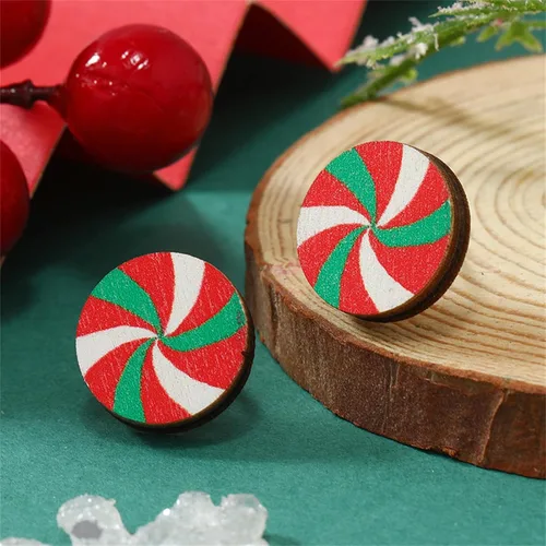Vista 7 de Aretes de tuerca de Navidad para mujeres y niñas, hechos a mano, de madera, pan de jengibre, árbol de menta, bastón de caramelo, aretes