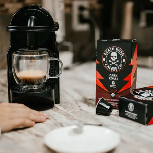 Vista 6 de Death Wish Coffee Cápsulas de tostado oscuro para máquinas originales Nespresso Organic & Fair Trade Arabica & Robusta, Baker's Chocolate & Cherry