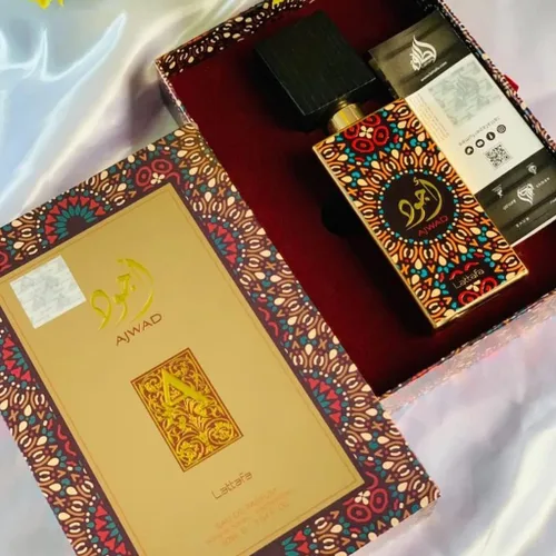 Vista 2 de Lattafa Ajwad – Eau de Parfum Spray de fragancia de larga duración para unisex, 2.0 onzas / 2.0 fl oz