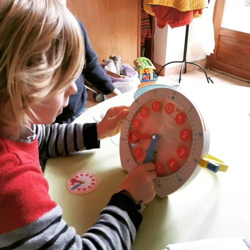 Vista 8 de Janod Aprende a decir la hora - Reloj educativo de madera para enseñanza - A partir de 5 años - J05076