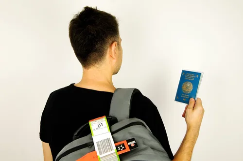 Vista 9 de Funda transparente esmerilada para pasaporte, organizador de tarjetas de identificación, protector de viaje, Claro, 5 piezas