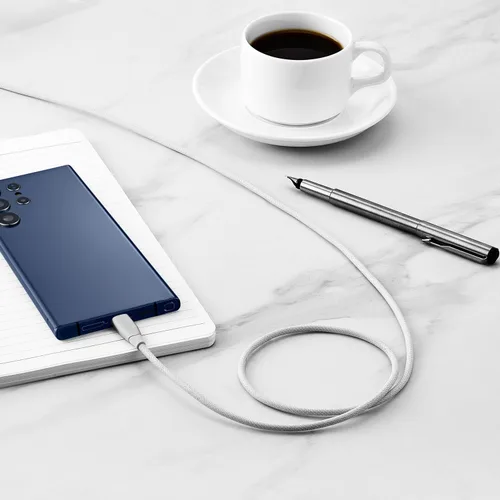 Vista 67 de Insignia Cable trenzado USB-C a USB-C (5 pies, morado claro)