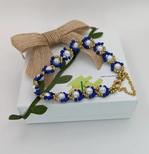 Vista 3 de Elegante brazalete para dama hecho a mano de perlas fantasia y cuentas de vidrio de 8" de largo, ideal para regalo, se envía empaque según muestra.