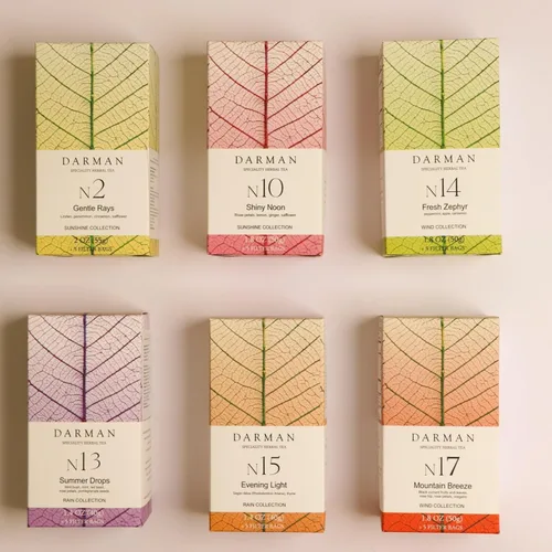 Vista 2 de Té de hierbas armenio No. 2 – Rayos suaves Mezcla de hojas sueltas calmante con tilo, caqui seco, canela y cártamo Caja de regalo de té Wellness