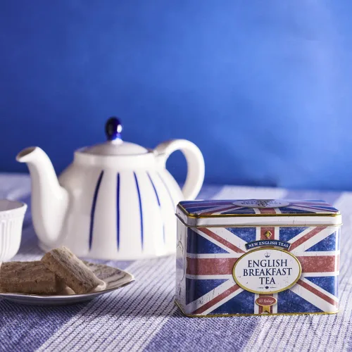 Vista 2 de New English Teas Union Jack - Lata de té con 40 bolsas de té de desayuno inglés Té negro, regalos de recuerdo de Londres