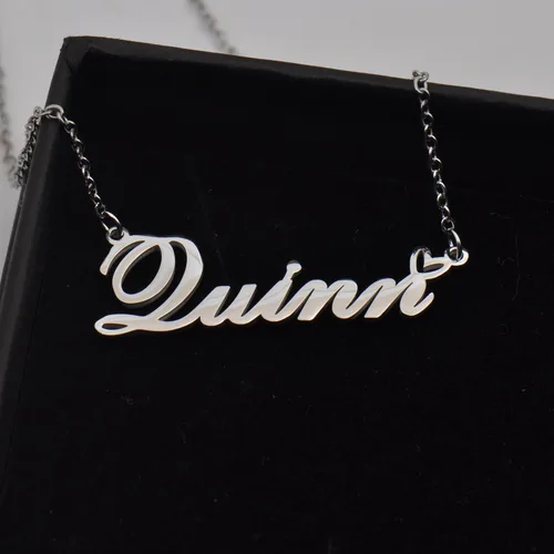 Vista 3 de Aoloshow Collar personalizado con nombre de corazón dorado personalizado con cualquier nombre, joyería de acero inoxidable para graduación de mujer