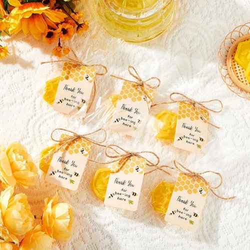 Vista 4 de Juego de 12 recuerdos de fiesta de abejas para baby shower, incluye jabón de panal con tarjeta de agradecimiento, jabón de miel para invitados