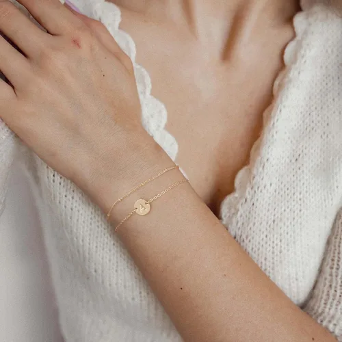 Vista 5 de MONOZO - Pulseras con iniciales para mujeres y niñas, delicadas con cuentas de oro de 14 quilates, personalizadas, 26 letras del alfabeto