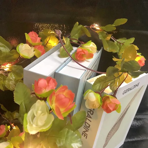 Vista 10 de Guirnalda de luces de simulación de rosas colgantes, guirnalda de plantas de seda, flores artificiales de seda, funciona con pilas, para decoración