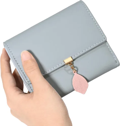 Vista 2 de UTO - Cartera pequeña RFID de piel sintética con dije de hoja, cierre de cremallera y tarjetero.