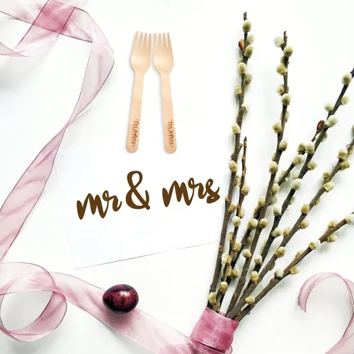 Vista 5 de Platos y tenedores de madera desechables Mr. and Mrs