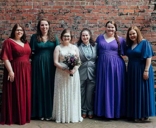 Vista 4 de Ternlm Women's Flutter Sleeves Bridesmaid Dresses Long V Neck Pleated Chiffon Formal Evening Gown with Slit TN004