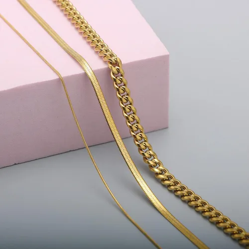Vista 8 de JoycuFF Collar de oro para mujer, delicado collar de gargantilla en capas para mujer, caja de clip de serpiente, cuerda Figaro, collar de cadena