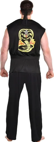 Vista 2 de Party City - Disfraz de Halloween de Cobra Kai para adultos, talla grande, incluye camiseta y pantalón
