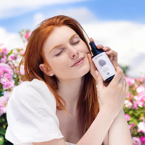 Vista 7 de Alteya - Tónico facial orgánico USDA de agua de rosas de alta potencia, 3000 rosas en una botella, 3.4 onzas líquidas/3.4 fl oz de agua pura de flor