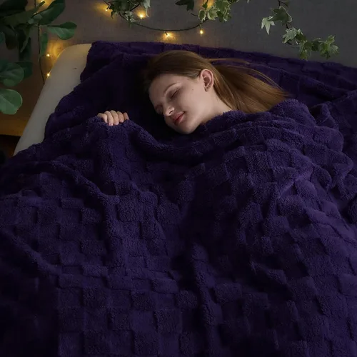 Vista 384 de NEWCOSPLAY Manta súper suave de franela sedosa de alta calidad con diseño de punto gofre 3D, ligera, para uso en todas las estaciones