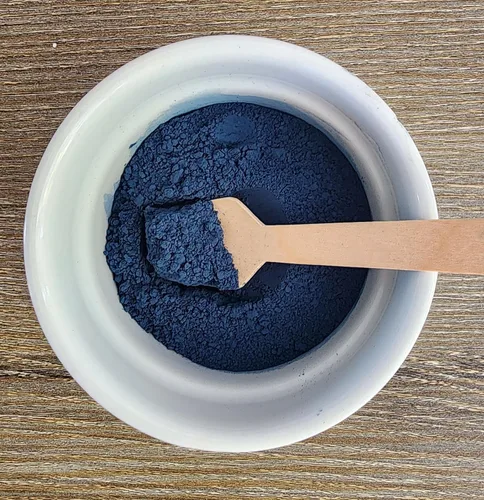Vista 2 de Indigo Powder - 1 onza - Tinte en polvo azul índigo natural para hacer jabón y textiles Colorante a base de plantas para manualidades, tela
