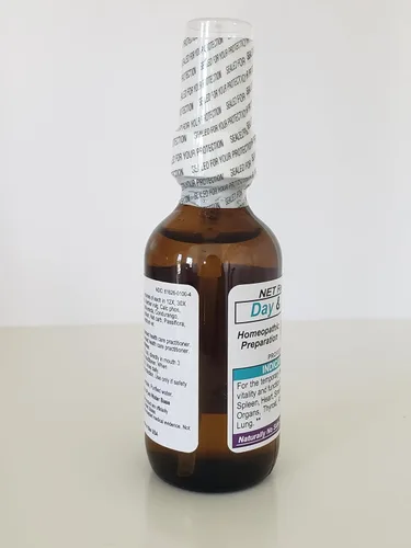 Vista 4 de NET Remedies #24 Día y Noche Vitales (2.0 fl oz Líquido Oral con Tapa de Aerosol)