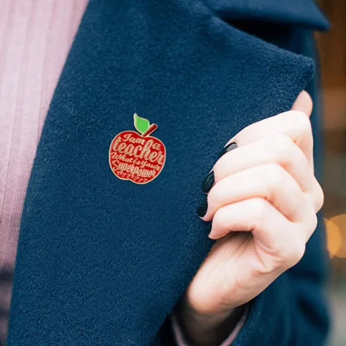 Vista 2 de Holibanna Teacher Gifts Teacher Brooch Letter Enamel Pins Apple Lapel Pins Sweater Clothing Decorative Gift for Girls Women Bag Clothes Jeans