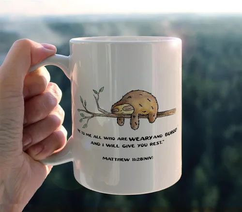 Vista 3 de Tazas divertidas de perezoso, Mateo 11:28, versículo bíblico, taza de cerámica con texto en inglés "Come to Me", taza de café con leche, taza de té