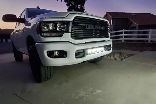 Vista 3 de iJDMTOY Barra de luz LED de 20 pulgadas para montaje en rejilla inferior compatible con Dodge RAM 2500 3500 2020 en adelante, incluye barra de luz