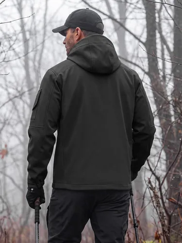 Vista 2 de FREE SOLDIER Chaqueta impermeable Softshell con forro polar para hombre, chaqueta táctica militar con capucha rompevientos Negro