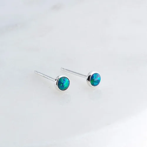 Vista 60 de Aretes pequeños de plata de ley para cartílago, tragus, hélix, múltiples piercings hipoalergénicos, piedra natal para mujer, juego de bisel