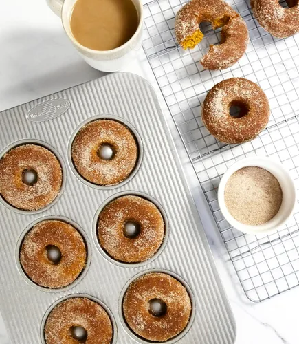 Vista 4 de USA Pan Bakeware Aluminized Steel Donut Pan, 6-Well