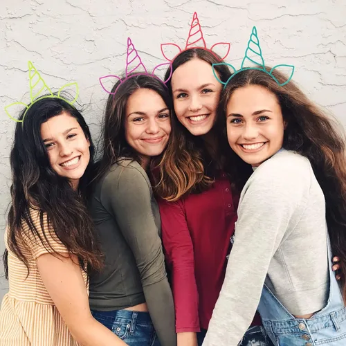 Vista 5 de Suyegirl Diadema de unicornio para niñas, diademas de unicornio que brillan en la oscuridad, diademas de plástico para fiestas, cumpleaños
