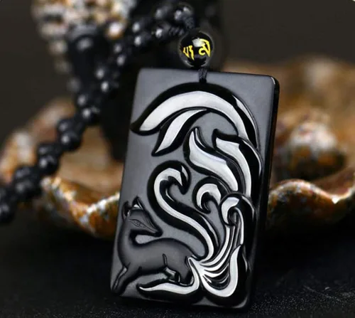 Vista 3 de Collar con colgante de zorro de nueve colas con cadena de cuentas para mujer o mujer