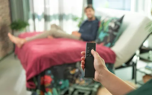 Vista 7 de Stratiform Cosmo Sydney - Base de cama ajustable Diseño minimalista, eficiencia de espacio, comodidad ergonómica, bloqueo infantil