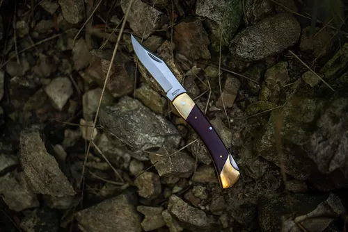 Vista 3 de Uncle Henry LB7 Bear Paw - Cuchillo de bolsillo tradicional con punta de clip de 3.7 pulgadas, hoja SS de alto carbono, mango de madera, refuerzos