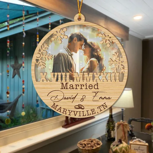 Vista 6 de V VIBEPY Impreso en todas partes, sin vidrio real, adornos personalizados para parejas, adornos de Navidad, adornos de 3.5 pulgadas, adornos de 2