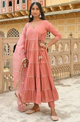 Vista 3 de Janasya Indian - Kurta de algodón rosa embellecido con pantalón y Dupatta para mujer